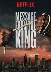 Kliknij by uszyskać więcej informacji | Netflix: Message from the King | Zdesperowany mÄ™Å¼czyzna przybywa z Kapsztadu do Los Angeles, by pomÅ›ciÄ‡ swojÄ… siostrÄ™. Wkrótce przenika do powiÄ…zanego Å›wiata przestÄ™pców i elit.