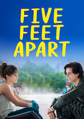 Kliknij by uzyskać więcej informacji | Netflix: Five Feet Apart / Trzy kroki od siebie | Szpitalne zasady nie są w stanie stanąć na drodze miłości, kiedy nastolatka z mukowiscydozą zakochuje się w pacjencie z oddziału.